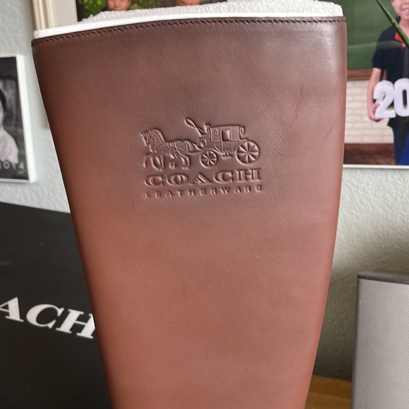 New Coach boots Fynn Boot
Embossed with our iconic - Picture 4 of 17